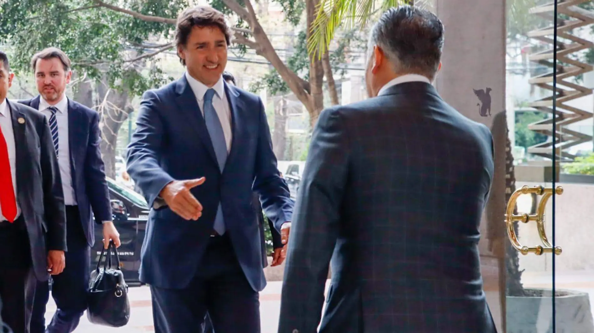 Llegada de Justin Trudeau, Primer Ministro de Canadá al club de industriales, lo recibe FRANCISCO CERVANTES DÍAZ, presidente del CCE. FOTO ROMINA SOLÍS (6)